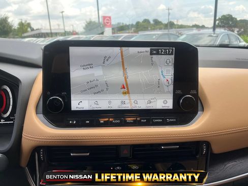 Certified 2022 Nissan Rogue Platinum w/ Head-Up Display Package FWD image 18