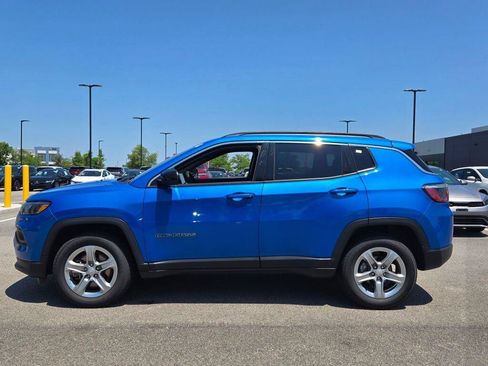 Used 2024 Jeep Compass Latitude AWD/4WD image 2