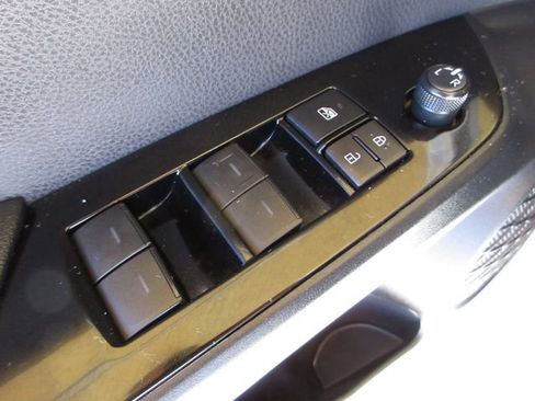 Used 2019 Toyota Prius XLE image 10