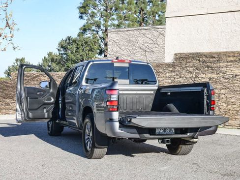Used 2025 Nissan Frontier SV w/ SV Convenience Package image 26