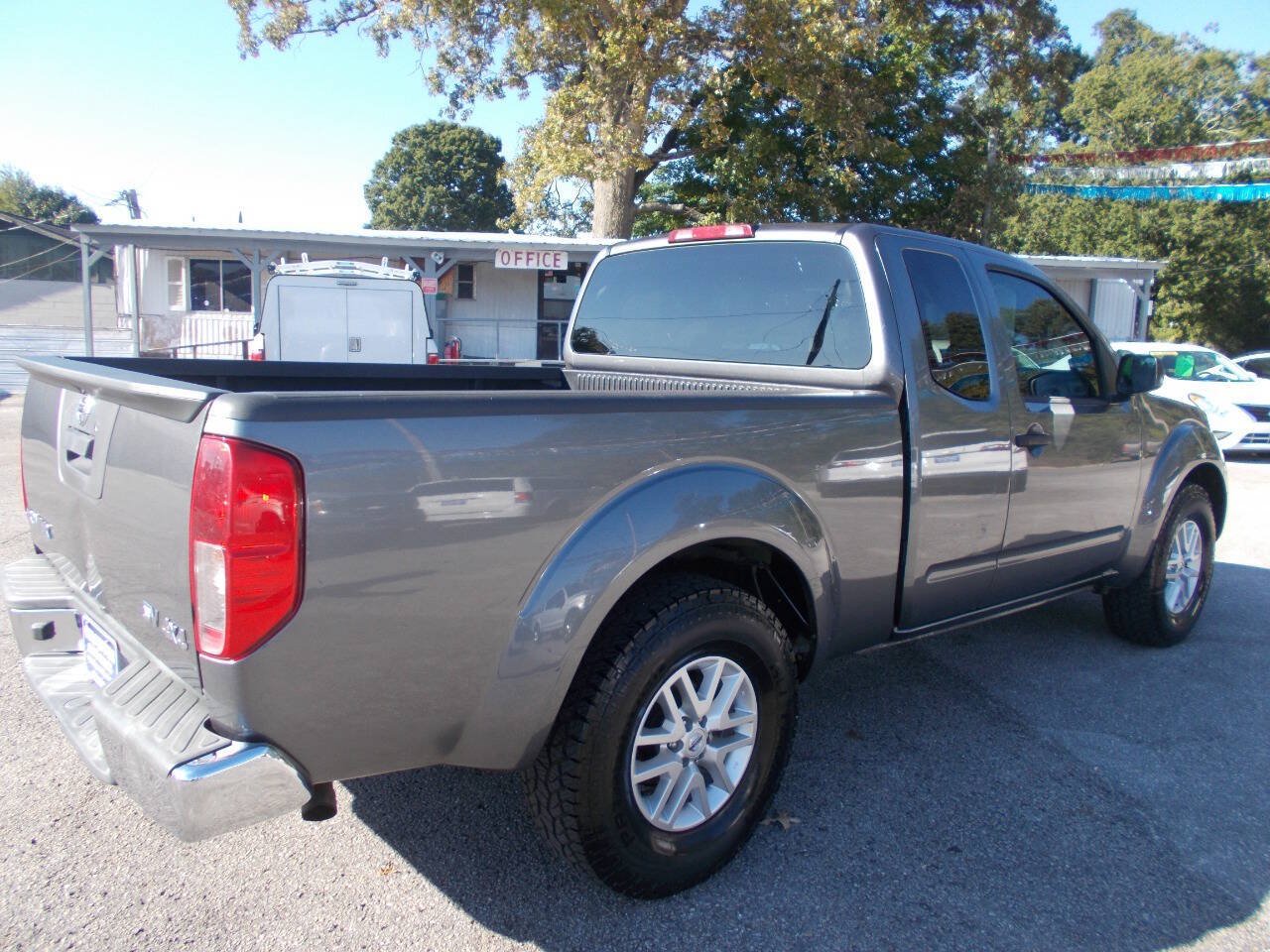 Used 2021 Nissan Frontier SV w/ SV Utility Package AWD/4WD image 3