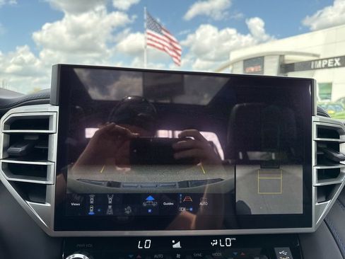 Used 2025 Toyota Tundra Platinum AWD/4WD image 21