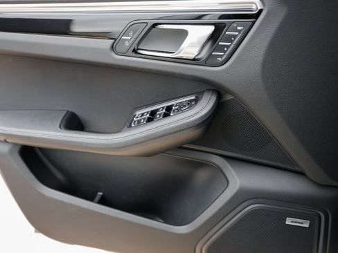 Certified 2022 Porsche Macan image 24