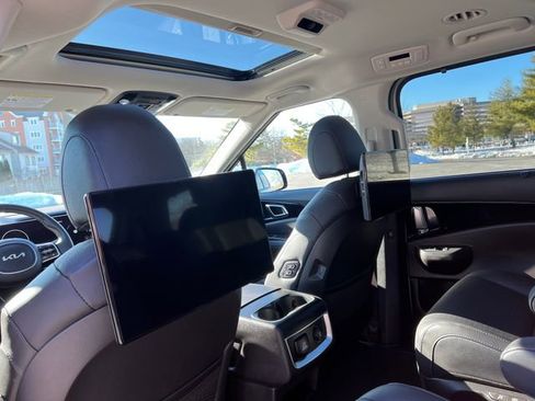 Used 2025 Kia Carnival SX Prestige image 25