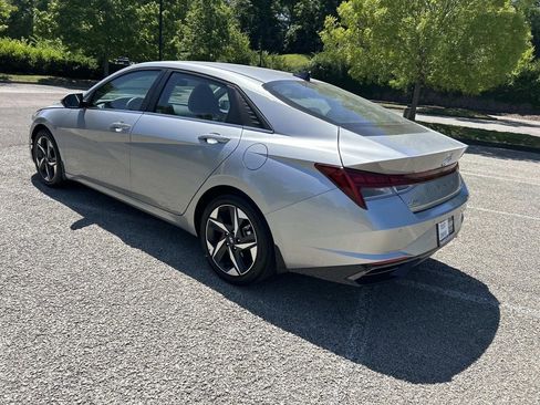 Certified 2022 Hyundai Elantra Limited FWD image 5