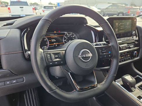 Used 2025 Nissan Pathfinder Rock Creek image 16