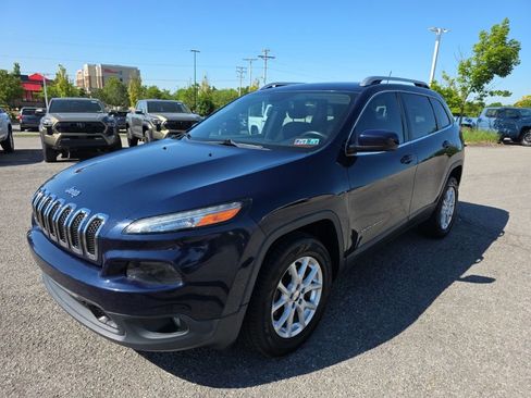 Used 2015 Jeep Cherokee Latitude w/ Cold Weather Group AWD/4WD image 3
