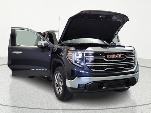 Used 2022 GMC Sierra 1500 SLT w/ SLT Convenience Package image 5