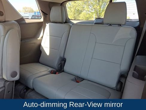 Used 2018 Chevrolet Traverse LT AWD/4WD image 19