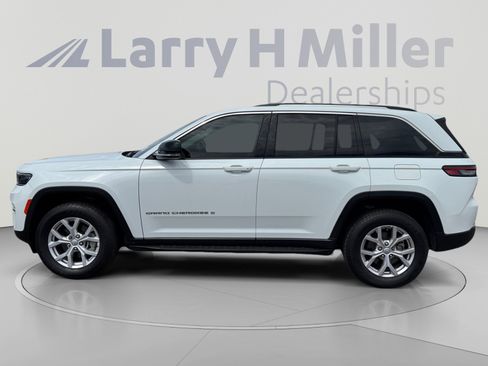 Used 2022 Jeep Grand Cherokee Limited AWD/4WD image 2