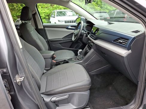Used 2024 Volkswagen Taos SE FWD image 11