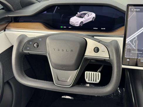 Used 2021 Tesla Model S Plaid image 18