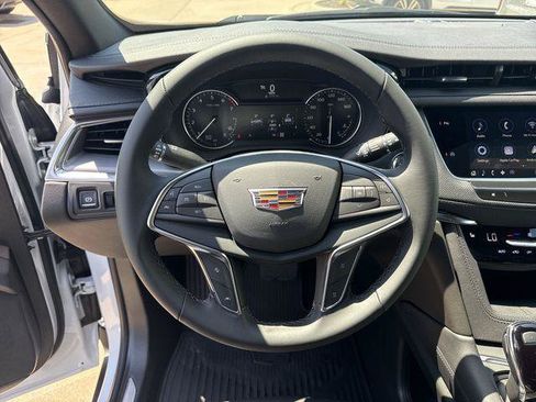New 2026 Cadillac XT5 Luxury AWD/4WD image 13
