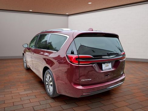 Used 2021 Chrysler Pacifica Touring-L FWD image 7