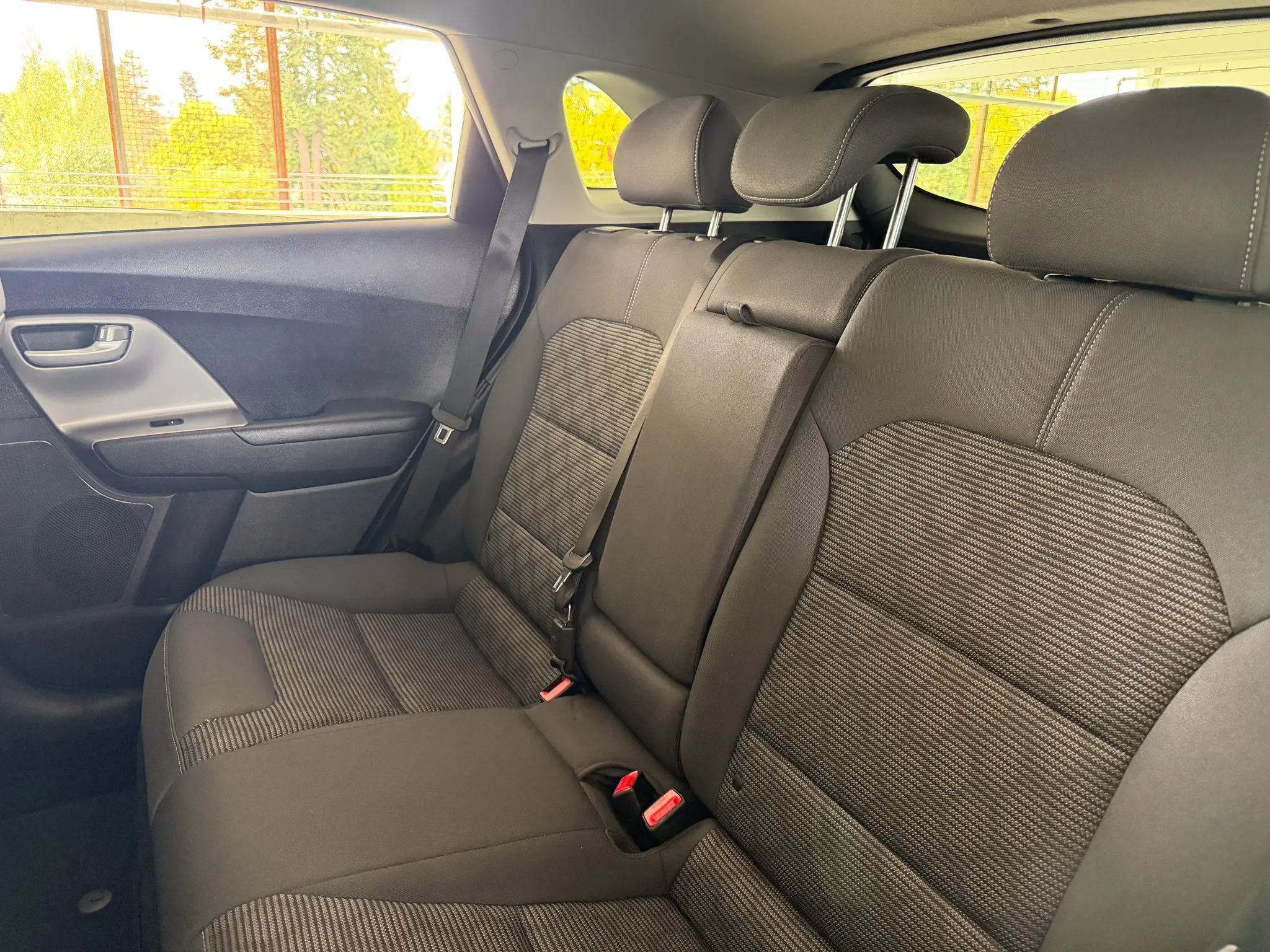 Used 2018 Kia Niro LX FWD image 19