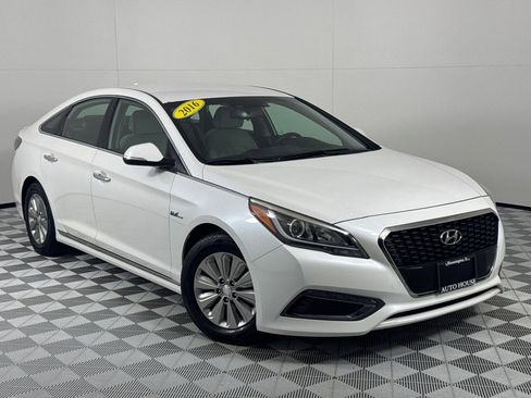 Used 2016 Hyundai Sonata SE image 2