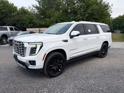 Used 2025 GMC Yukon XL Denali w/ Sun & Power Step Package AWD/4WD image 2