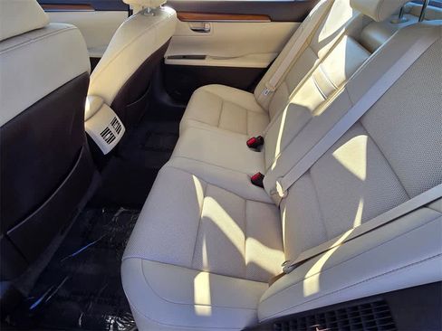 Used 2018 Lexus ES 300h image 9