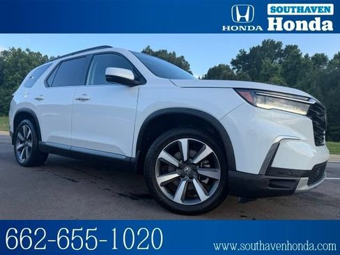 Used 2025 Honda Pilot Touring image 1