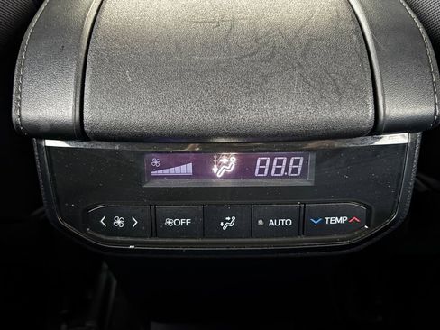 Used 2022 Toyota Highlander LE image 19