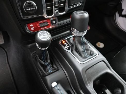 Used 2022 Jeep Wrangler Unlimited Rubicon 4xe w/ Cold Weather Group AWD/4WD image 26