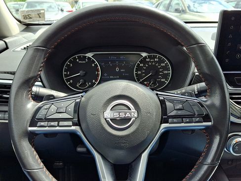 Certified 2023 Nissan Altima 2.5 SR w/ SR Premium Package FWD image 17