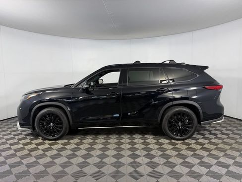Used 2023 Toyota Highlander XSE AWD/4WD image 9