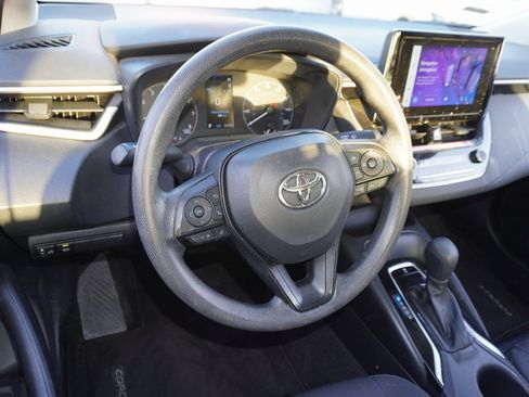 Used 2023 Toyota Corolla LE image 6