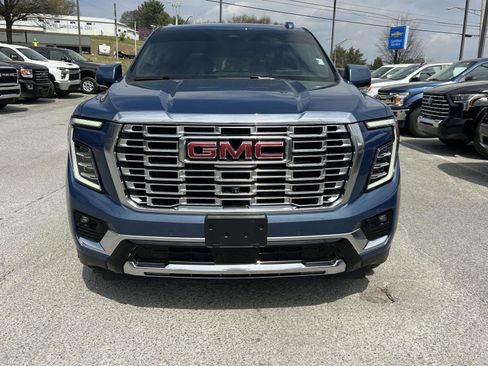 Used 2025 GMC Yukon Denali w/ Denali Reserve Package image 8