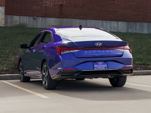 Used 2023 Hyundai Elantra Limited image 5