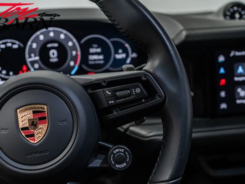 Used 2025 Porsche Cayenne GTS image 33