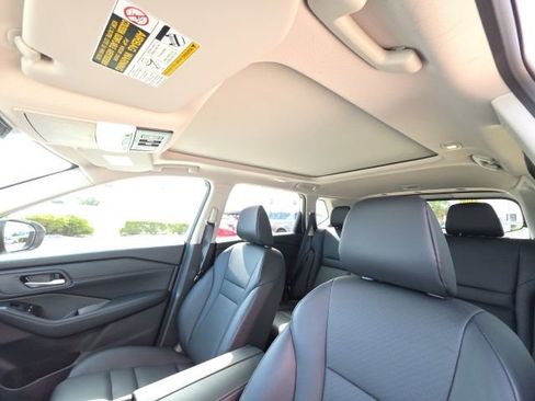 Used 2026 Nissan Rogue SV FWD image 14