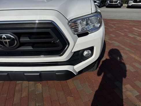 Used 2022 Toyota Tacoma SR5 AWD/4WD image 24