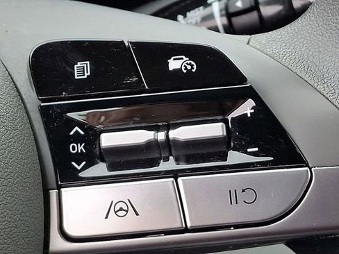 Certified 2024 Hyundai Elantra Blue image 22