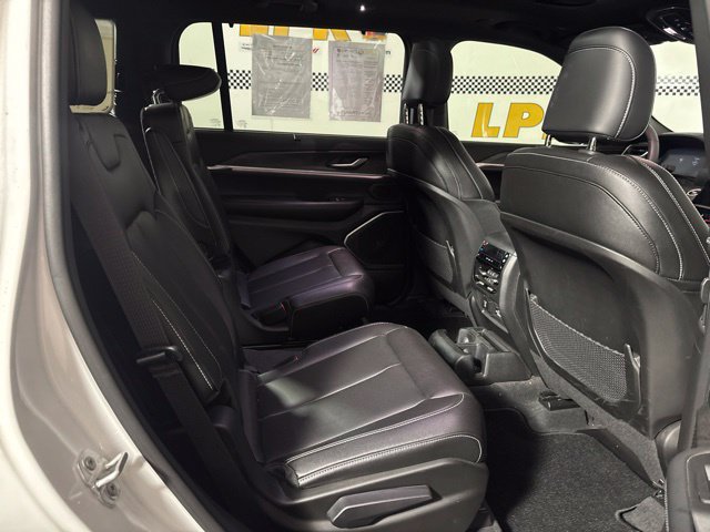 Used 2024 Jeep Grand Cherokee L Limited w/ Luxury Tech Group II AWD/4WD image 16