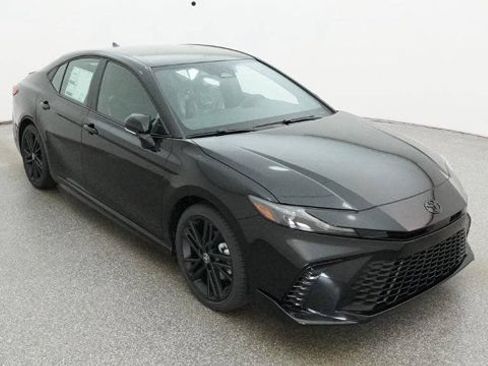 New 2026 Toyota Camry Hybrid FWD image 12