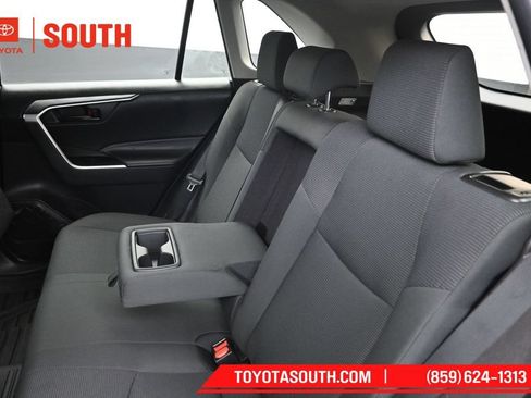 Used 2021 Toyota RAV4 LE AWD/4WD image 23