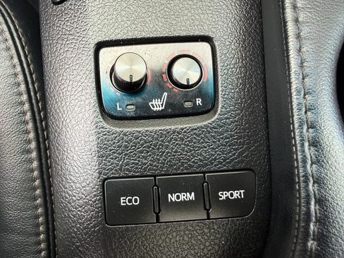 Used 2013 Toyota Avalon XLE Touring FWD image 34