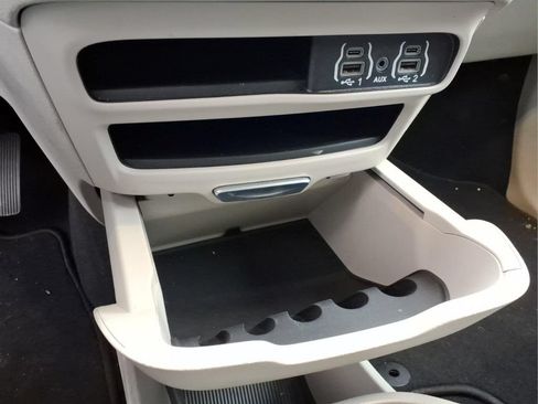 Used 2024 Chrysler Pacifica Touring-L FWD image 12