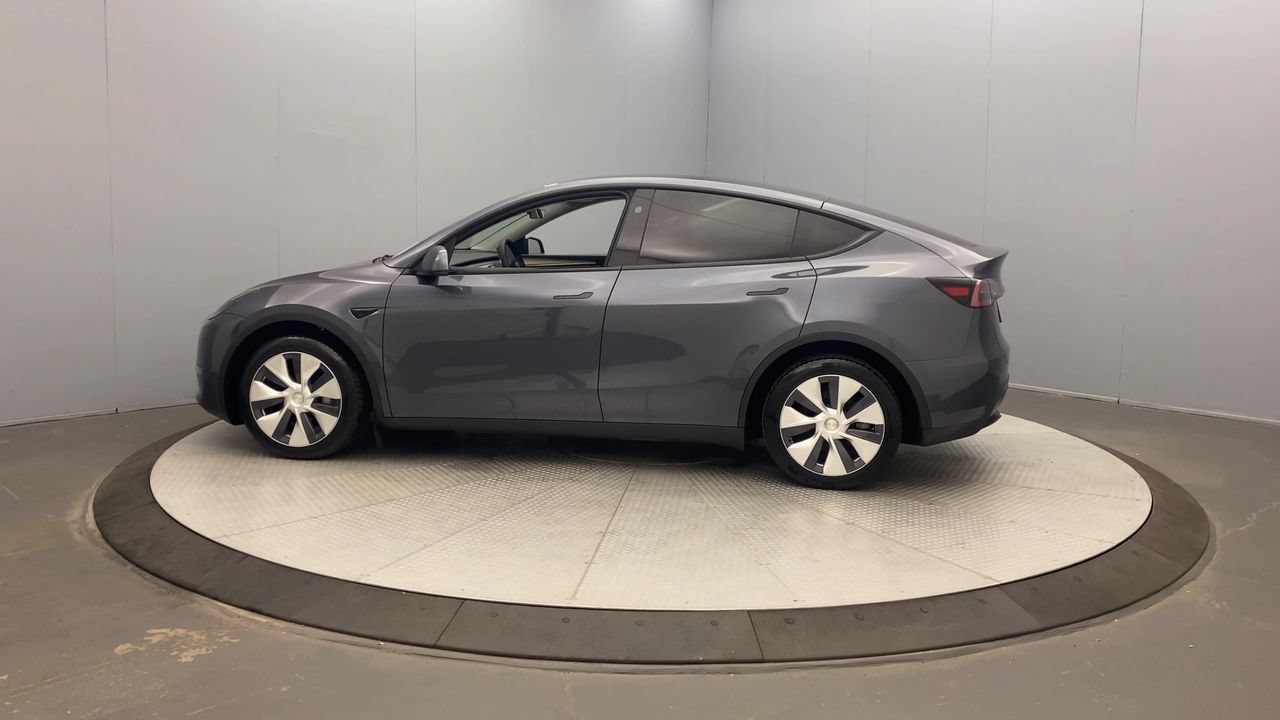 Used 2023 Tesla Model Y Long Range AWD/4WD image 2