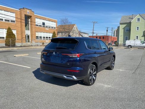 New 2025 Mitsubishi Outlander SE image 5