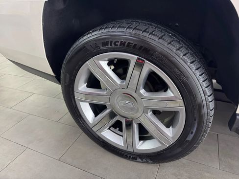 Used 2015 Cadillac Escalade Luxury image 41