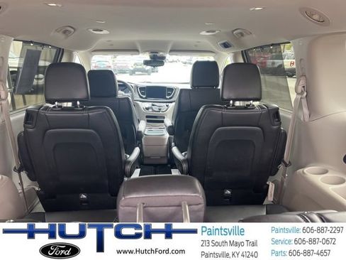 Used 2024 Chrysler Pacifica Touring-L FWD image 14