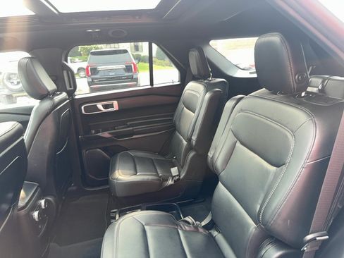 Used 2020 Ford Explorer XLT w/ Equipment Group 202A AWD/4WD image 15