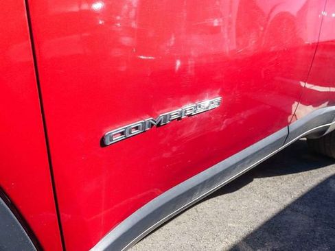 Used 2025 Jeep Compass Limited image 8