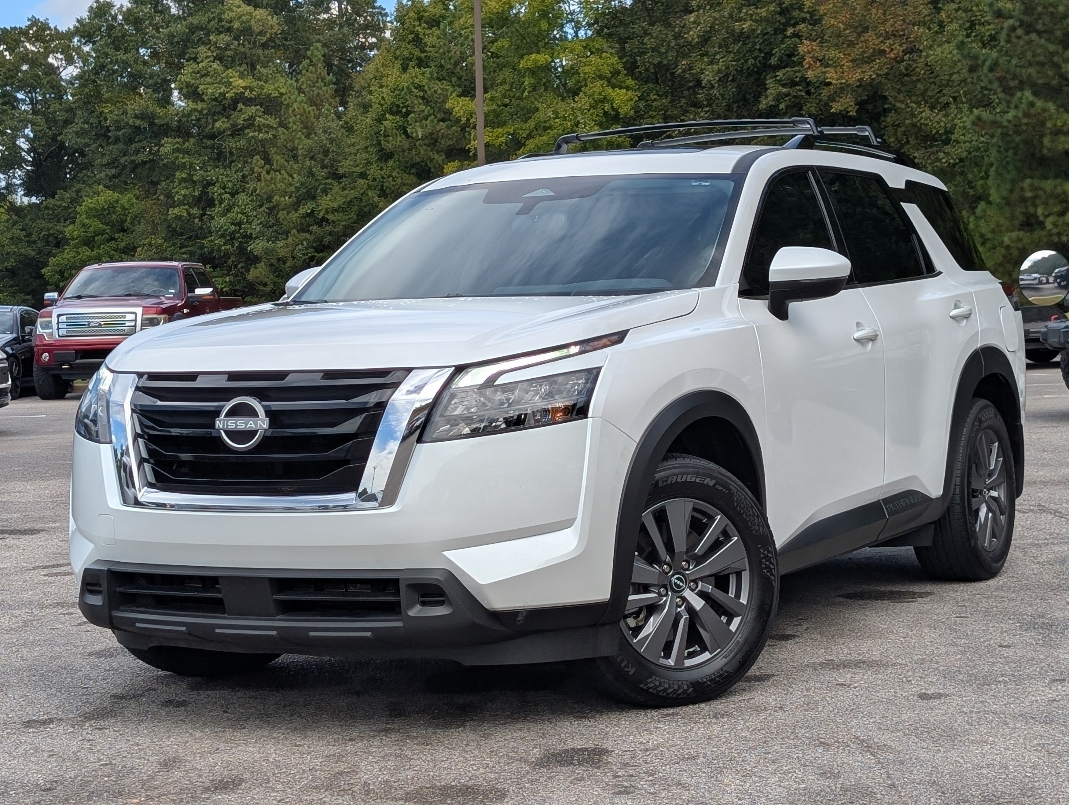Used 2025 Nissan Pathfinder SV w/ SV Premium Package FWD image 4