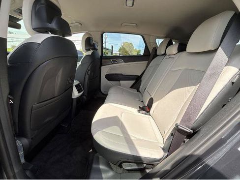 Used 2024 Kia Sportage EX FWD image 18