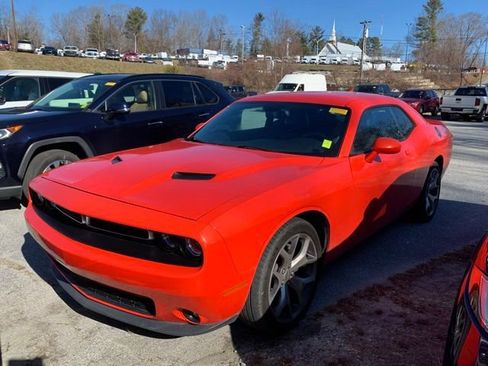 Used 2016 Dodge Challenger SXT Plus image 11