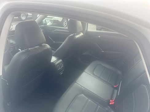 Used 2020 Volkswagen Passat 2.0T R-Line image 11