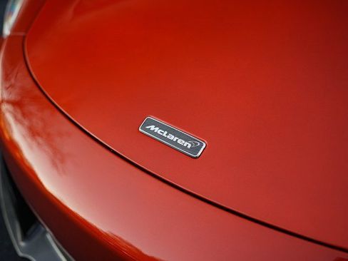 Used 2016 McLaren 650S Spider image 22